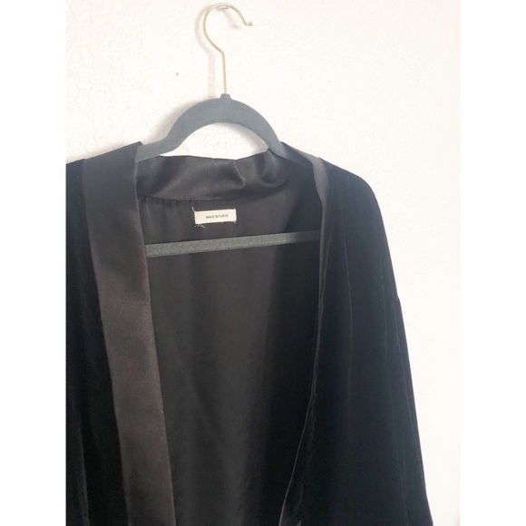 Max Studio Silk Velvet Kimono - Picture 2 of 3